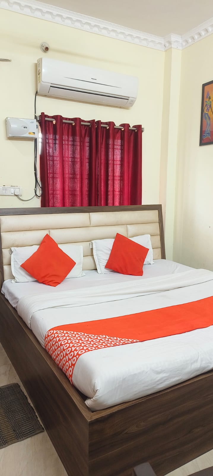Welcome to Hotel The Royal King Rooms and Services